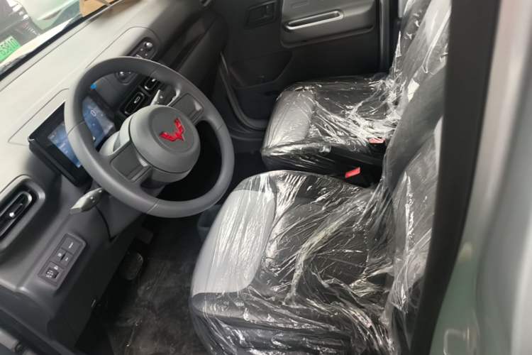 Used Wuling Zhiguang New Energy 2025 Model 305km Ambitious Edition Left Front Seat