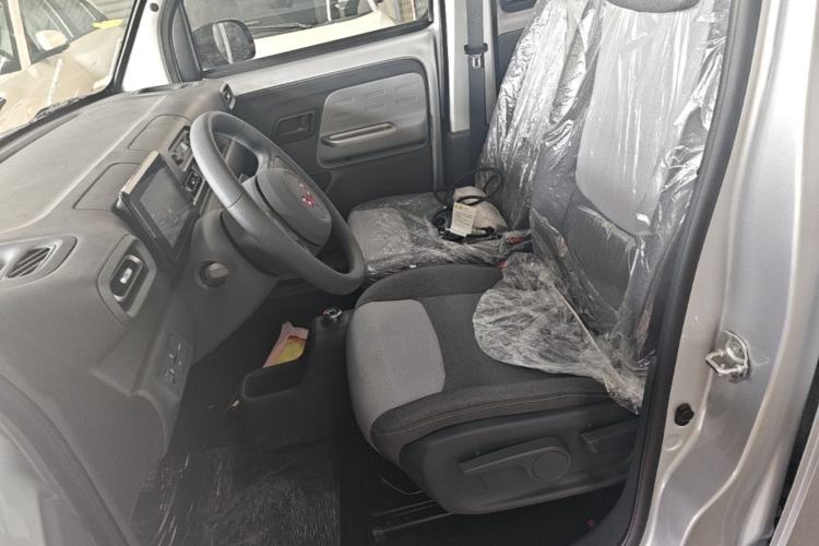Used Wuling Zhiguang New Energy 2025 Model 305km Ambitious Edition Left Front Seat