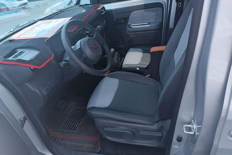 Used Wuling Zhiguang New Energy 2025 Model 305km Ambitious Edition Left Front Seat