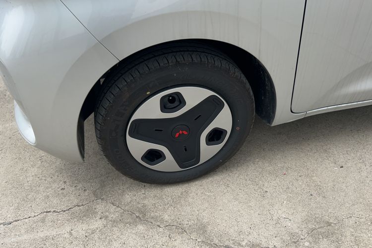 Used Wuling Zhiguang New Energy 2025 Comfort Model Left Front Wheel Hub