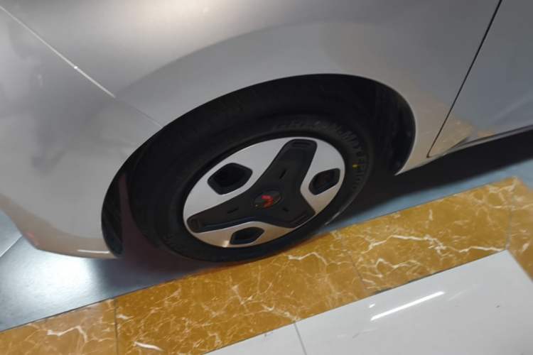 Used Wuling Zhiguang New Energy 2025 Comfort Model Left Front Wheel Hub