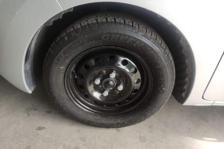 Used Wuling Zhiguang New Energy 2025 Comfort Model Left Front Wheel Hub