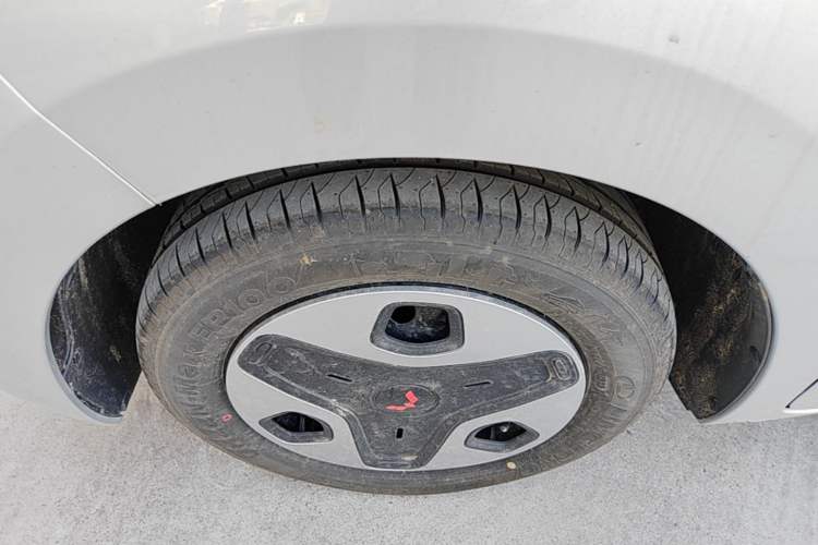 Used Wuling Zhiguang New Energy 2025 Comfort Model Left Front Wheel Hub