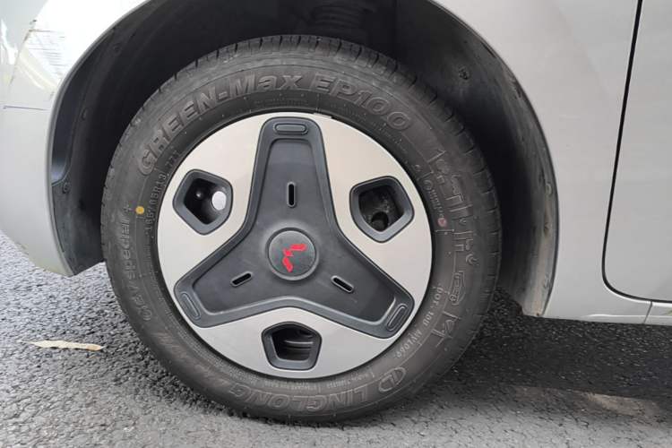 Used Wuling Zhiguang New Energy 2025 Comfort Model Left Front Wheel Hub