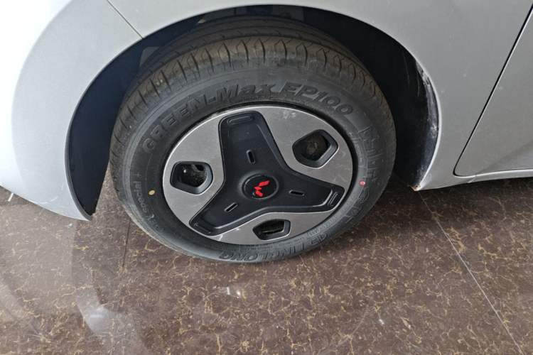 Used Wuling Zhiguang New Energy 2025 Comfort Model Left Front Wheel Hub