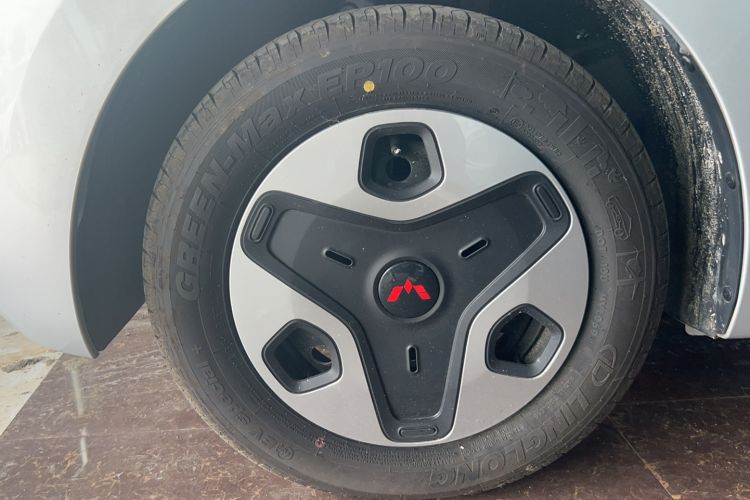 Used Wuling Zhiguang New Energy 2025 Comfort Model Left Front Wheel Hub