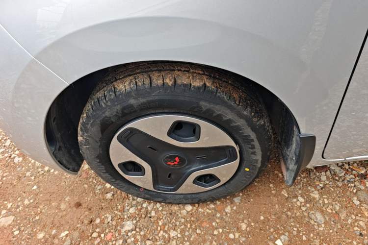 Used Wuling Zhiguang New Energy 2025 Comfort Model Left Front Wheel Hub