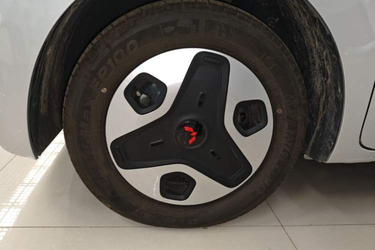 Used Wuling Zhiguang New Energy 2025 Comfort Model Left Front Wheel Hub