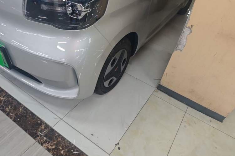 Used Wuling Zhiguang New Energy 2025 Comfort Model Left Front Wheel Hub