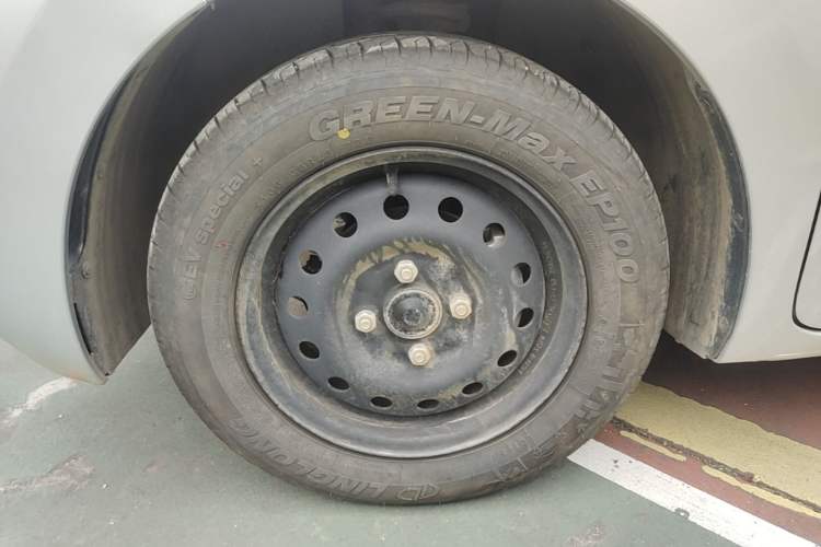 Used Wuling Zhiguang New Energy 2025 Standard Model Left Front Wheel Hub