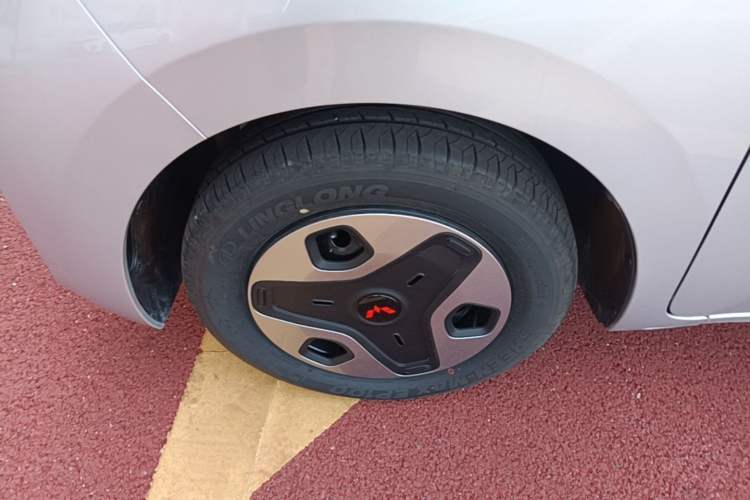 Used Wuling Zhiguang New Energy 2025 Comfort Model Left Front Wheel Hub