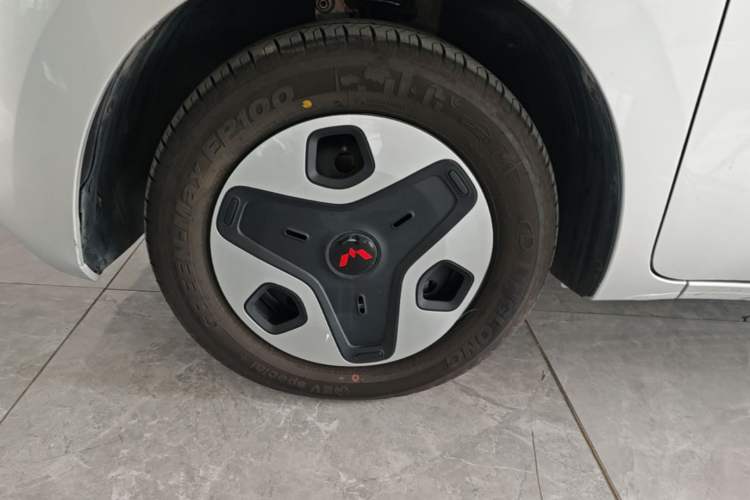 Used Wuling Zhiguang New Energy 2025 Model 305km Ambitious Edition Left Front Wheel Hub