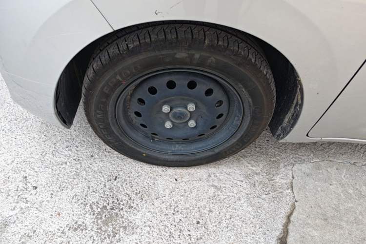 Used Wuling Zhiguang New Energy 2025 Standard Model Left Front Wheel Hub