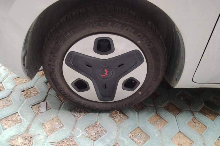 Used Wuling Zhiguang New Energy 2025 Comfort Model Left Front Wheel Hub