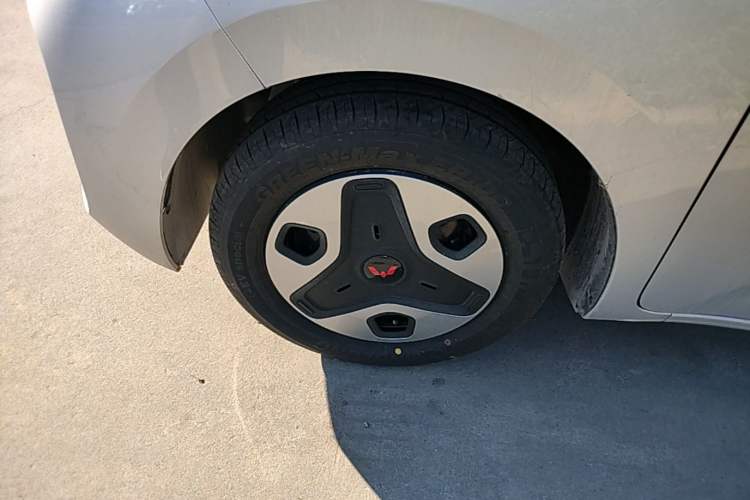 Used Wuling Zhiguang New Energy 2025 Comfort Model Left Front Wheel Hub