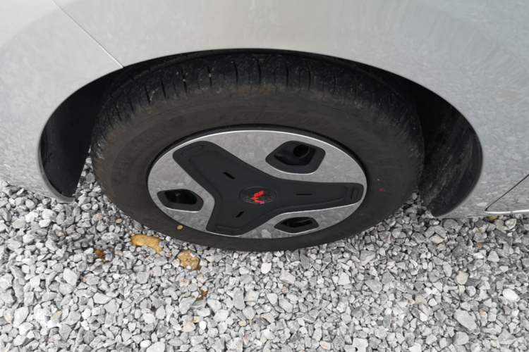 Used Wuling Zhiguang New Energy 2025 Comfort Model Left Front Wheel Hub