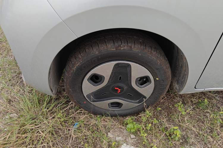 Used Wuling Zhiguang New Energy 2025 Comfort Model Left Front Wheel Hub