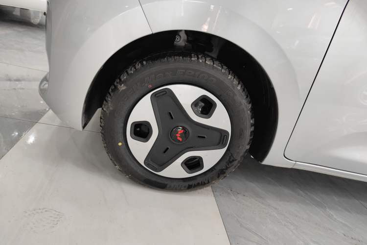 Used Wuling Zhiguang New Energy 2025 Comfort Model Left Front Wheel Hub