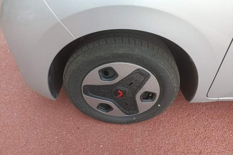 Used Wuling Zhiguang New Energy 2025 Comfort Model Left Front Wheel Hub