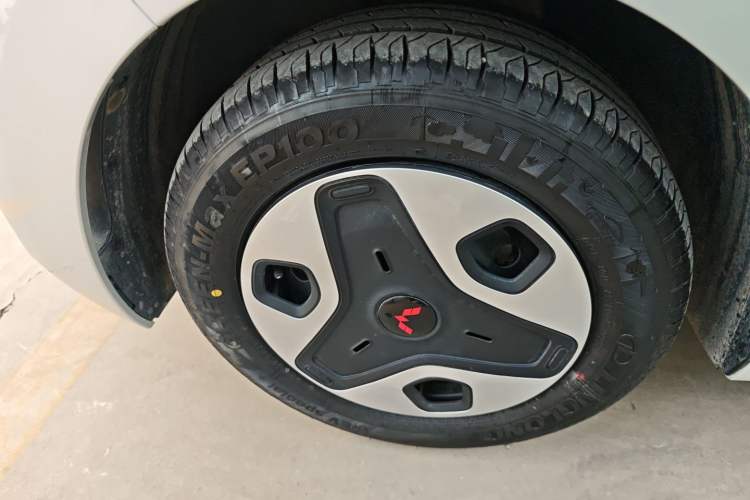 Used Wuling Zhiguang New Energy 2025 Comfort Model Left Front Wheel Hub