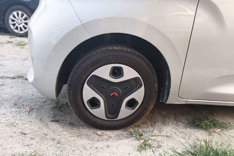 Used Wuling Zhiguang New Energy 2025 Comfort Model Left Front Wheel Hub
