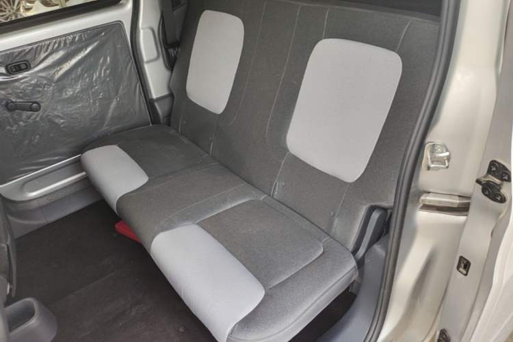 Used Wuling Zhiguang New Energy 2025 Model 305km Ambitious Edition Left Rear Seat