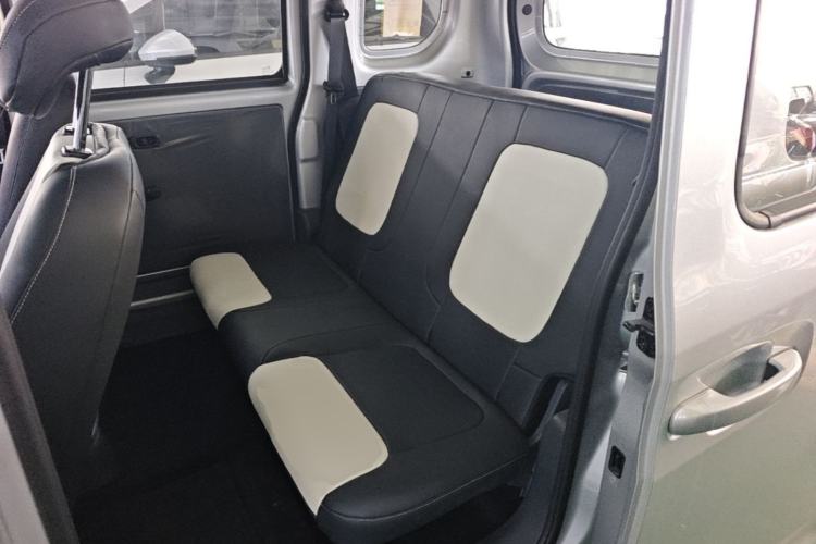 Used Wuling Zhiguang New Energy 2025 Model 305km Ambitious Edition Left Rear Seat