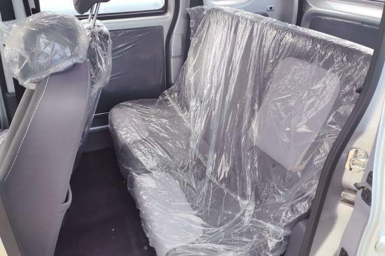 Used Wuling Zhiguang New Energy 2025 Model 305km Ambitious Edition Left Rear Seat