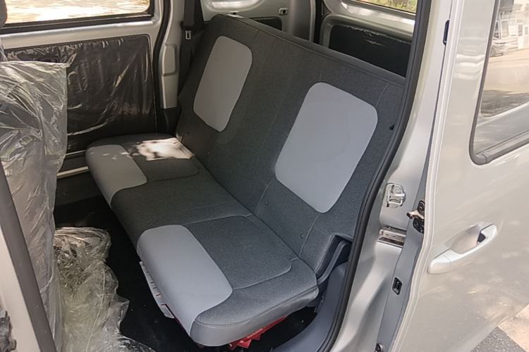Used Wuling Zhiguang New Energy 2025 Model 305km Ambitious Edition Left Rear Seat