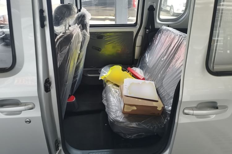 Used Wuling Zhiguang New Energy 2025 Model 305km Ambitious Edition Left Rear Seat