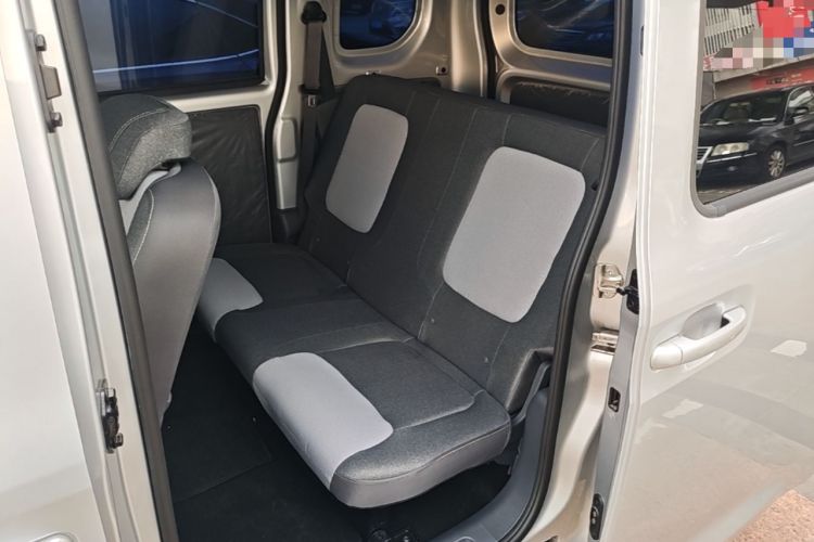 Used Wuling Zhiguang New Energy 2025 Model 305km Ambitious Edition Left Rear Seat