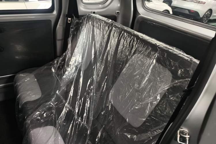 Used Wuling Zhiguang New Energy 2025 Model 305km Ambitious Edition Left Rear Seat