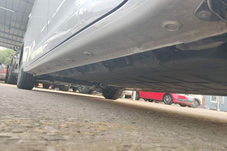 Used Wuling Zhiguang New Energy 2025 Model 305km Ambitious Edition Left Side Sill