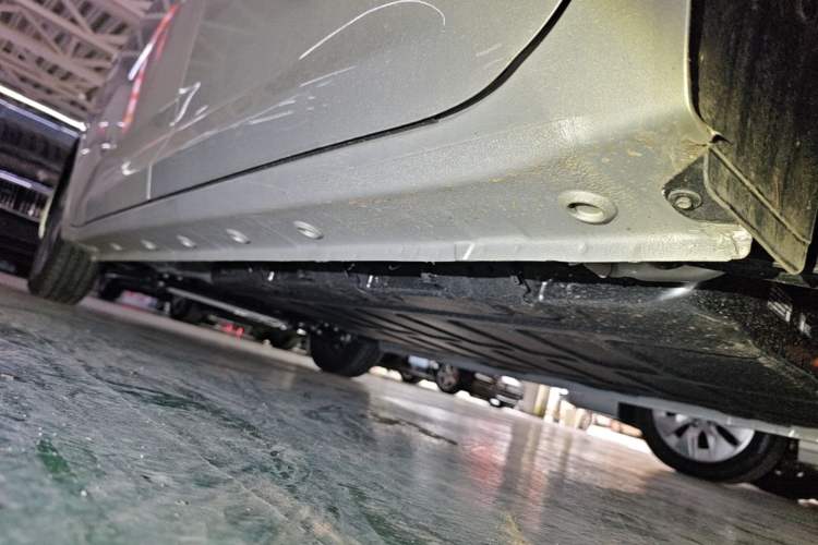 Used Wuling Zhiguang New Energy 2025 Model 305km Ambitious Edition Left Side Sill