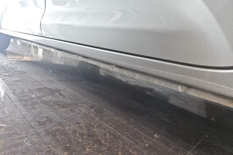 Used Wuling Zhiguang New Energy 2025 Comfort Model Left Side Sill