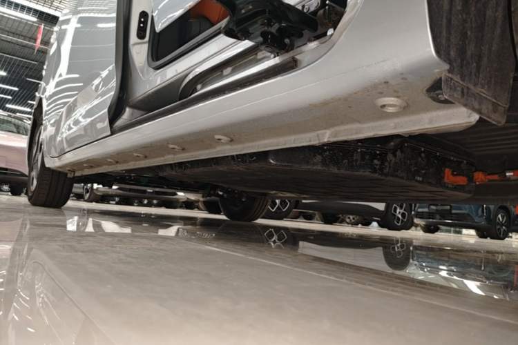 Used Wuling Zhiguang New Energy 2025 Comfort Model Left Side Sill