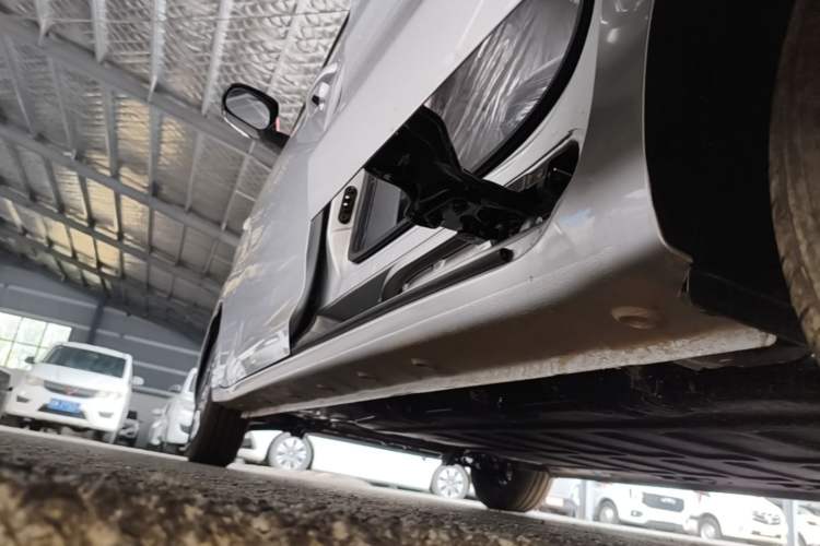 Used Wuling Zhiguang New Energy 2025 Model 305km Ambitious Edition Left Side Sill