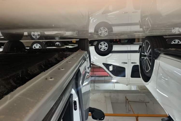 Used Wuling Zhiguang New Energy 2025 Model 305km Ambitious Edition Left Side Sill