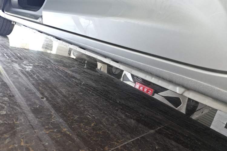 Used Wuling Zhiguang New Energy 2025 Model 305km Ambitious Edition Left Side Sill