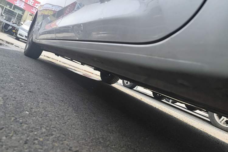 Used Wuling Zhiguang New Energy 2025 Model 305km Ambitious Edition Left Side Sill
