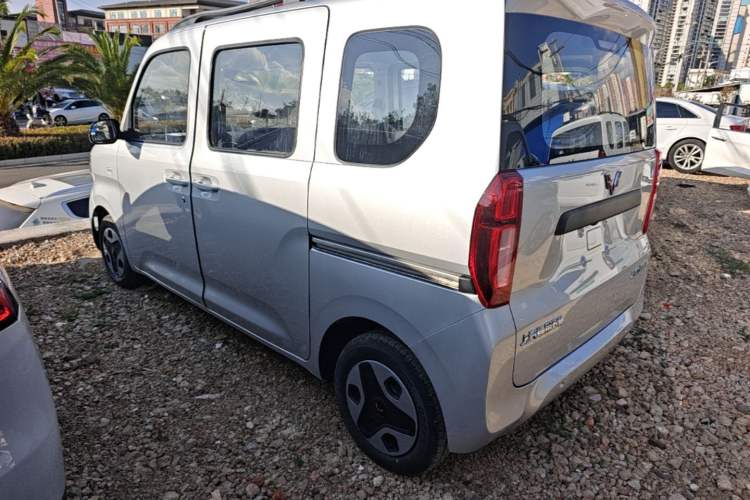 Used Wuling Zhiguang New Energy 2025 Model 305km Ambitious Edition Rear Left 45 Deg