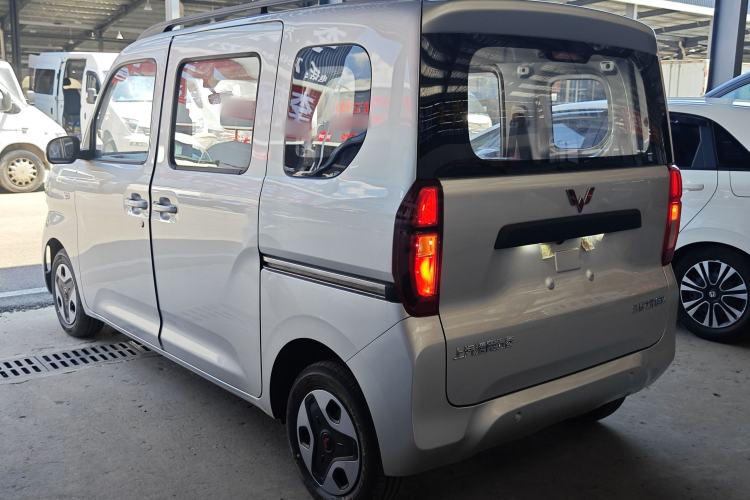 Used Wuling Zhiguang New Energy 2025 Model 305km Ambitious Edition Rear Left 45 Deg