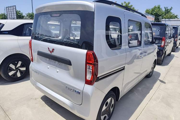 Used Wuling Zhiguang New Energy 2025 Comfort Model Rear Right 45 Deg