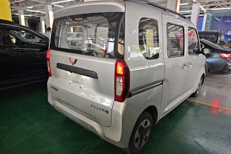 Used Wuling Zhiguang New Energy 2025 Model 305km Ambitious Edition Rear Right 45 Deg