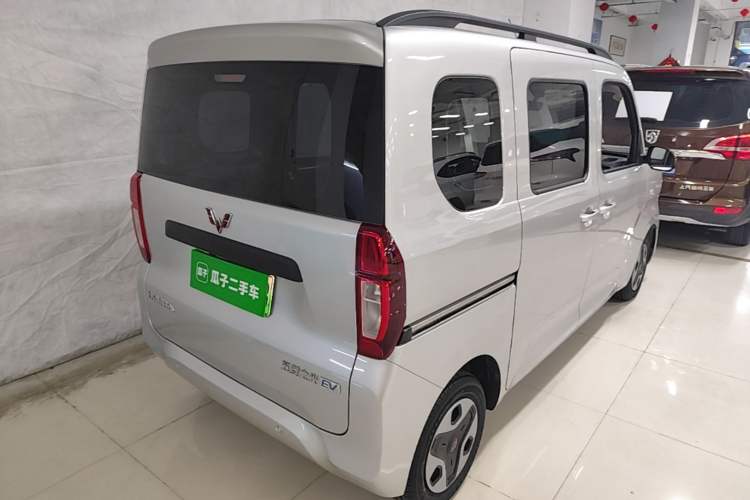 Used Wuling Zhiguang New Energy 2025 Model 305km Ambitious Edition Rear Right 45 Deg