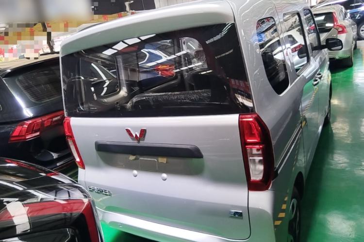 Used Wuling Zhiguang New Energy 2025 Model 305km Ambitious Edition Rear Right 45 Deg