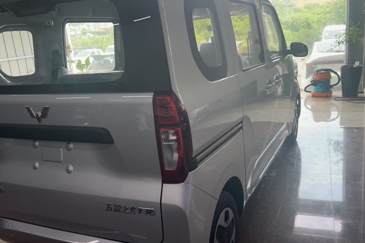 Used Wuling Zhiguang New Energy 2025 Comfort Model Rear Right 45 Deg