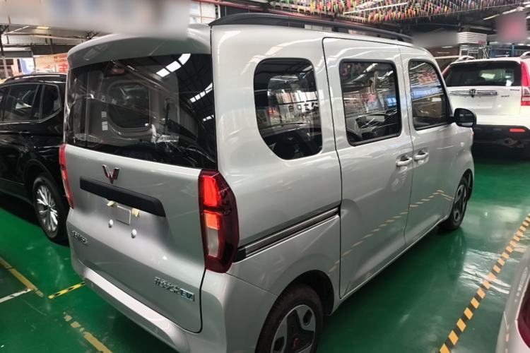 Used Wuling Zhiguang New Energy 2025 Model 305km Ambitious Edition Rear Right 45 Deg