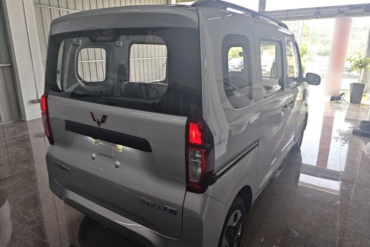 Used Wuling Zhiguang New Energy 2025 Model 305km Ambitious Edition Rear Right 45 Deg