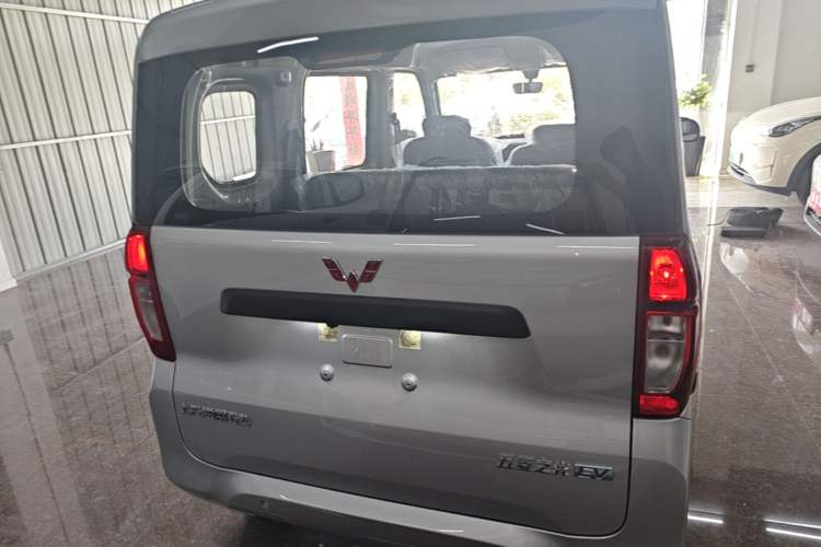Used Wuling Zhiguang New Energy 2025 Model 305km Ambitious Edition Rear